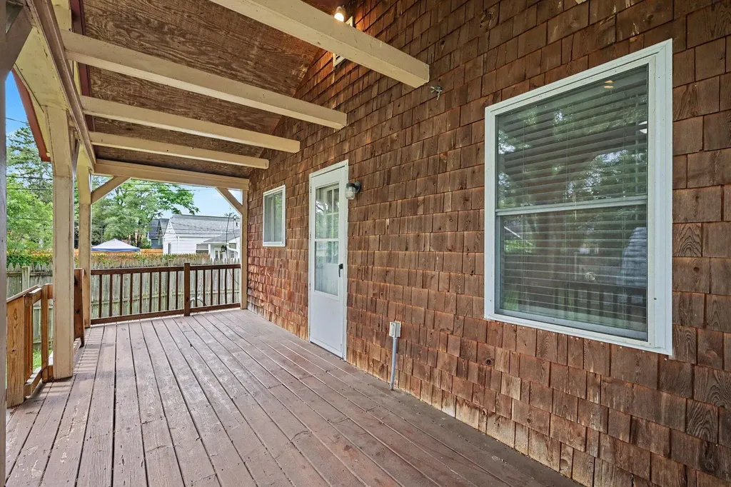 536 E Oakridge Street Ferndale City MI 48220