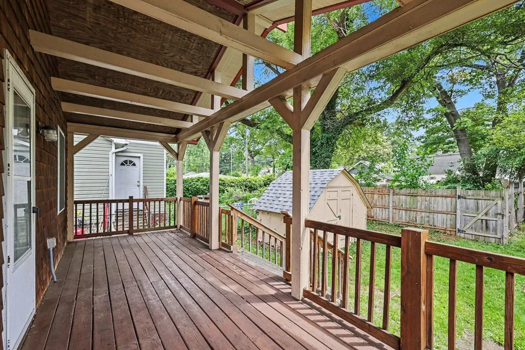 536 E Oakridge Street Ferndale City MI 48220