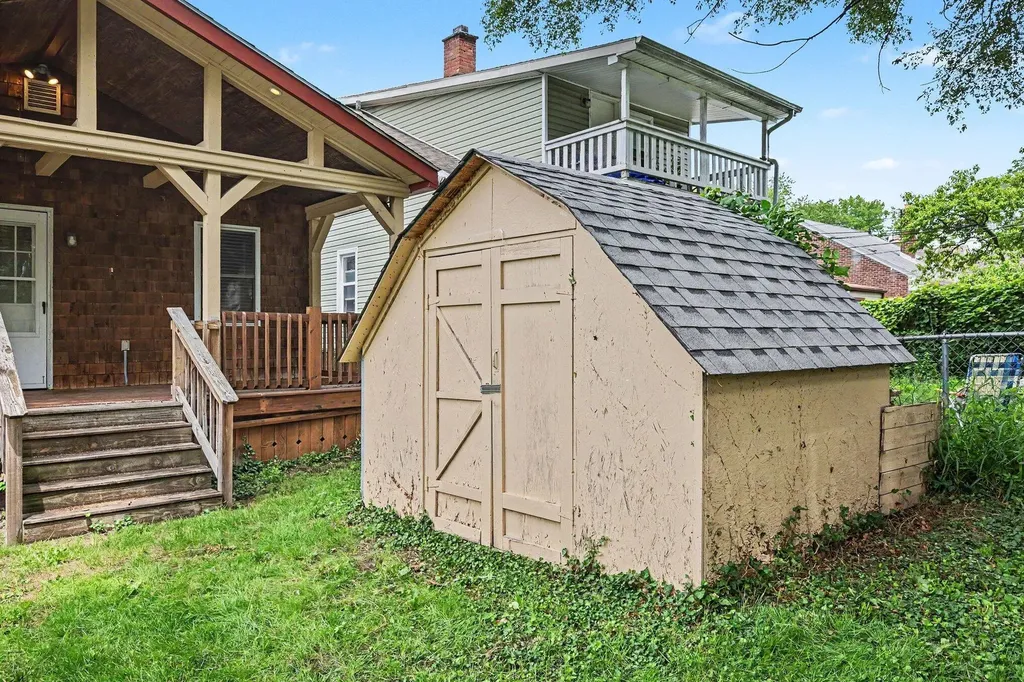 536 E Oakridge Street Ferndale City MI 48220