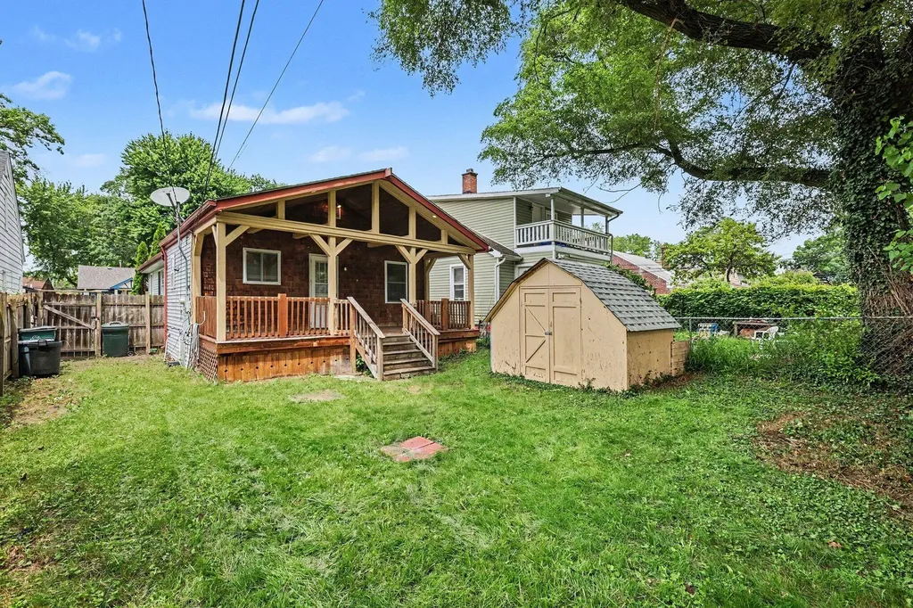 536 E Oakridge Street Ferndale City MI 48220