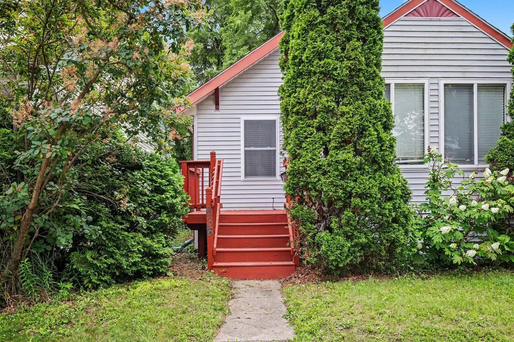 536 E Oakridge Street Ferndale City MI 48220
