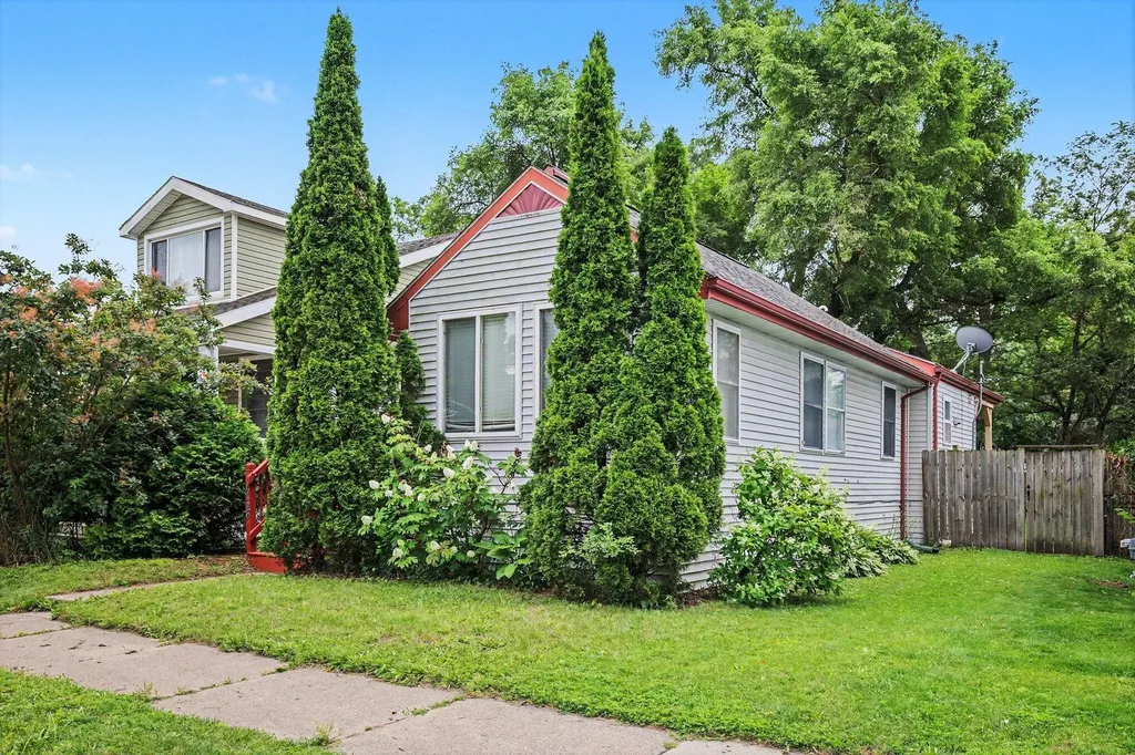 536 E Oakridge Street Ferndale City MI 48220
