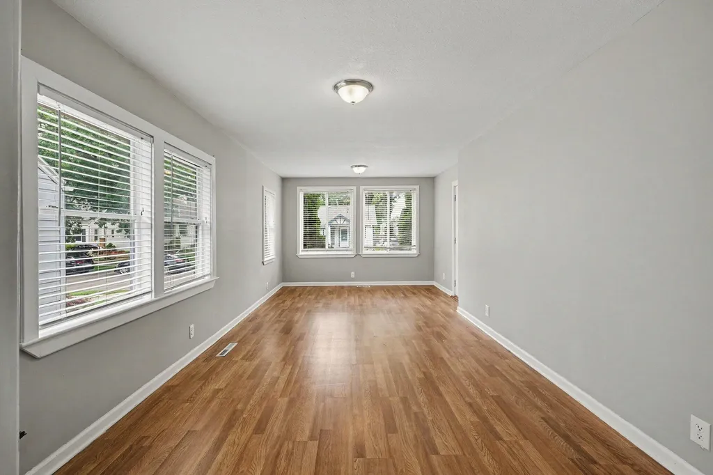 536 E Oakridge Street Ferndale City MI 48220