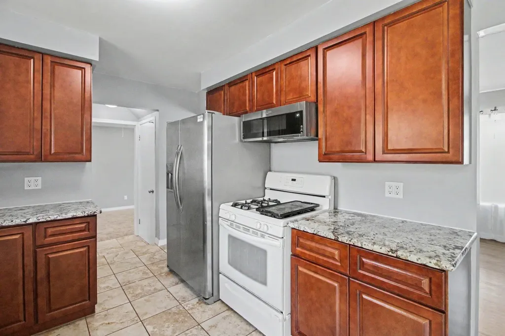 37700 Westvale Street Romulus City MI 48174