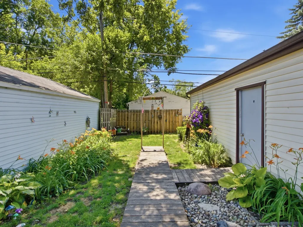 25073 Andover Drive Dearborn Heights City MI 48125
