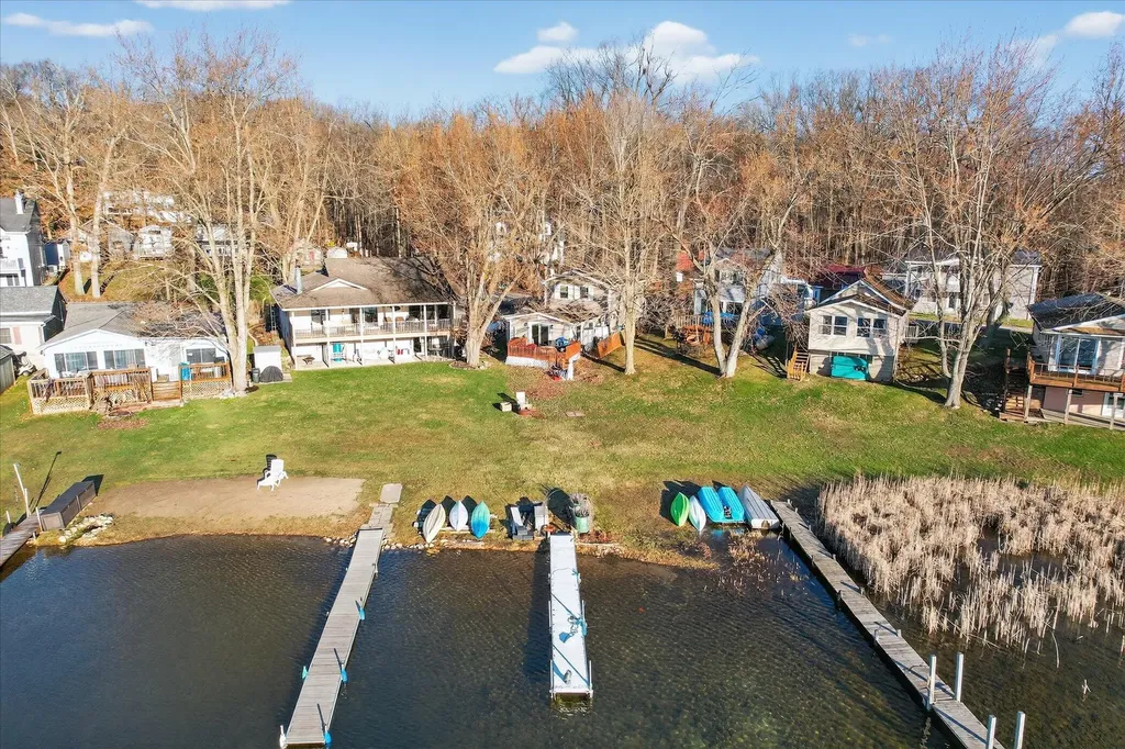 9621 Lakeview Drive Somerset Township MI 49249