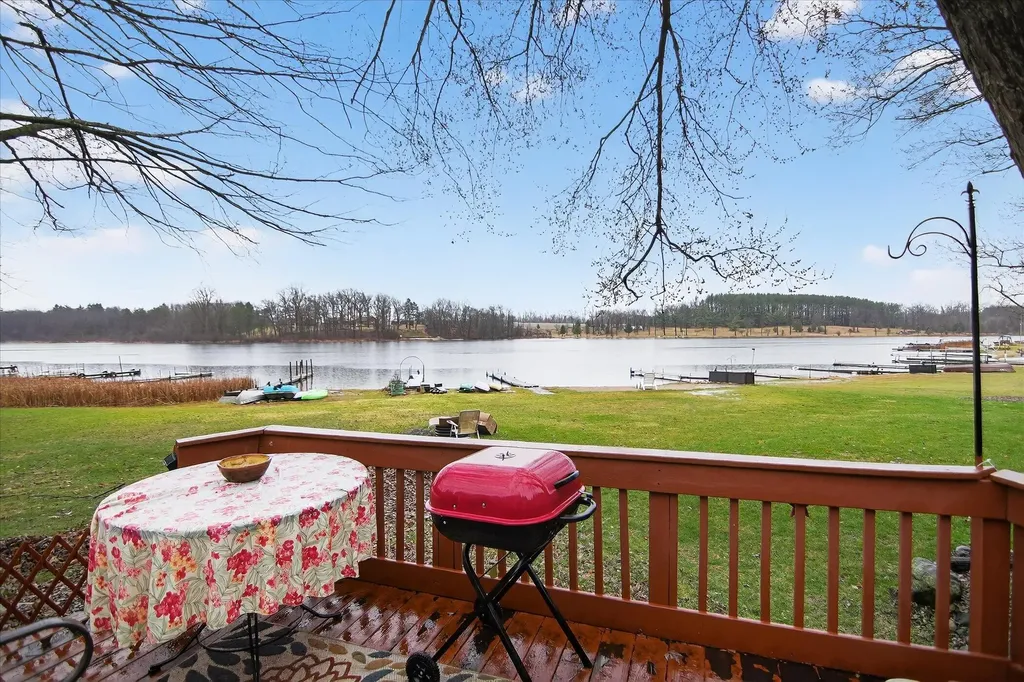 9621 Lakeview Drive Somerset Township MI 49249