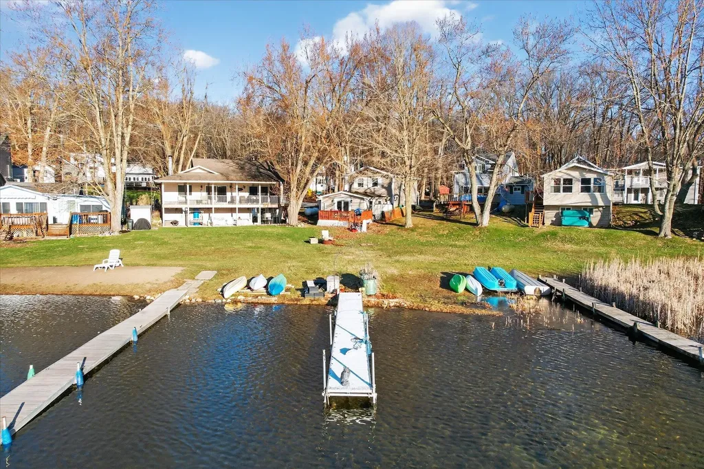 9621 Lakeview Drive Somerset Township MI 49249