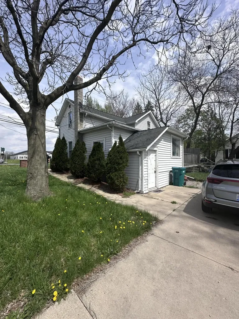 1002 E Oliver Street Owosso City MI 48867