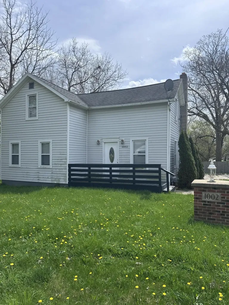 1002 E Oliver Street Owosso City MI 48867