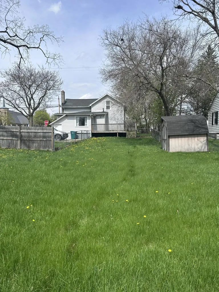 1002 E Oliver Street Owosso City MI 48867