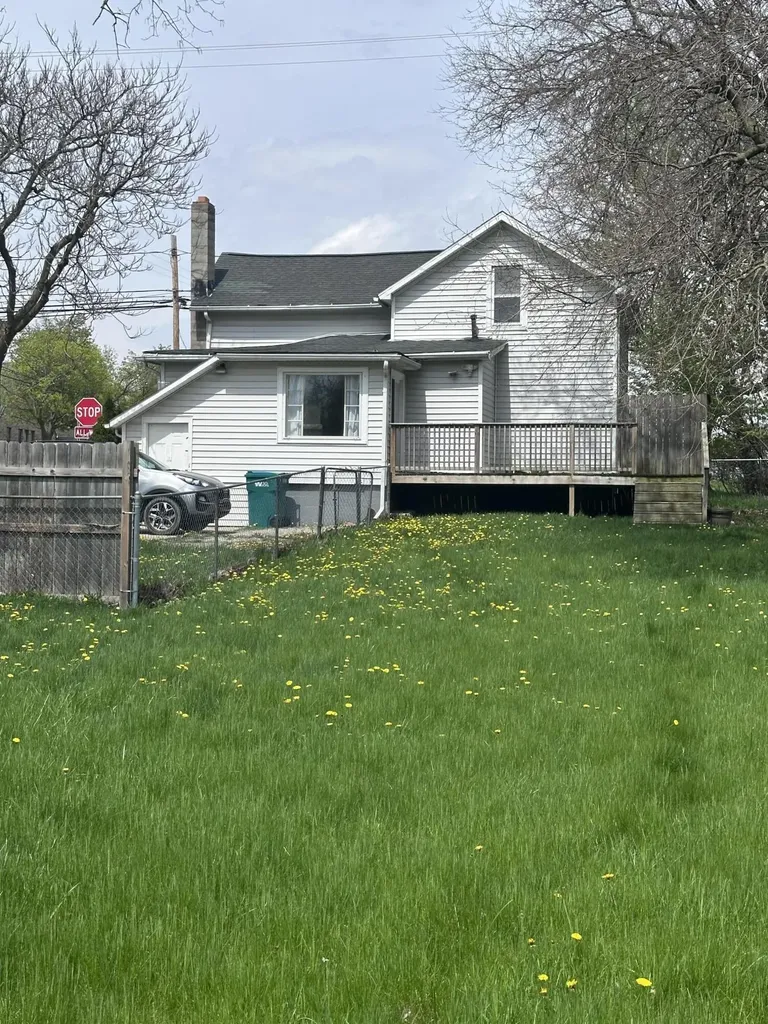 1002 E Oliver Street Owosso City MI 48867