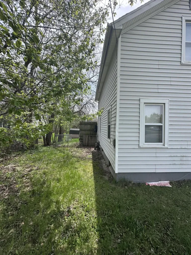 1002 E Oliver Street Owosso City MI 48867