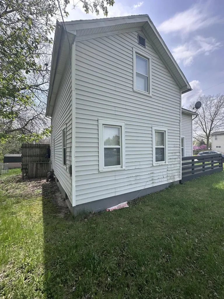 1002 E Oliver Street Owosso City MI 48867