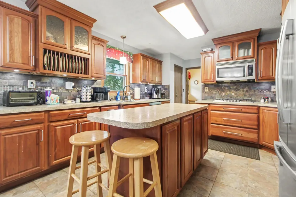 41141 Savage Road Van Buren Charter Township MI 48111