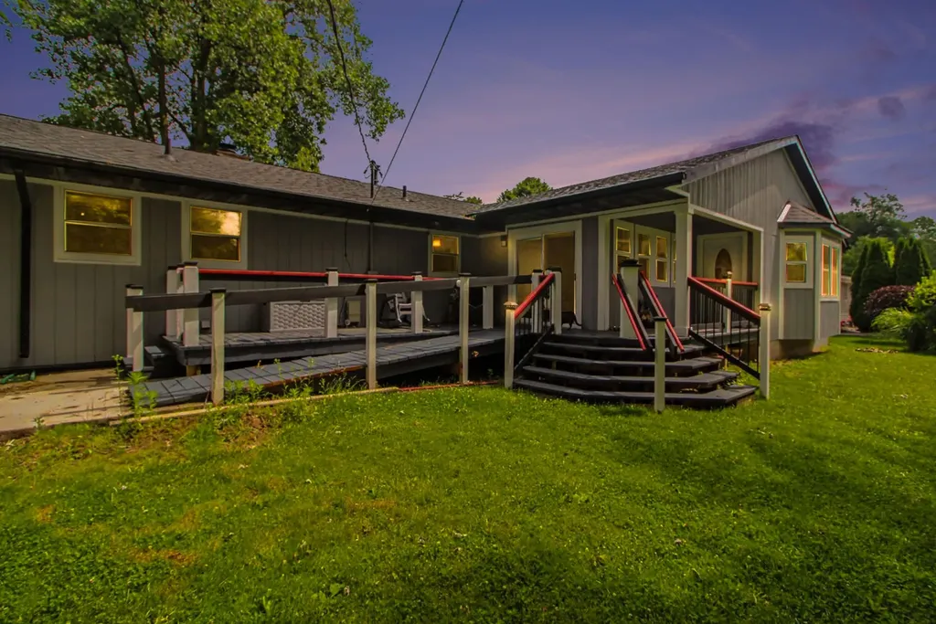 41141 Savage Road Van Buren Charter Township MI 48111