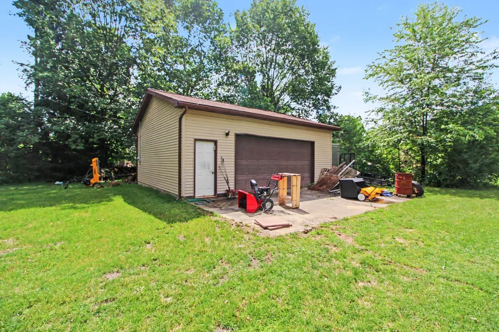 41141 Savage Road Van Buren Charter Township MI 48111
