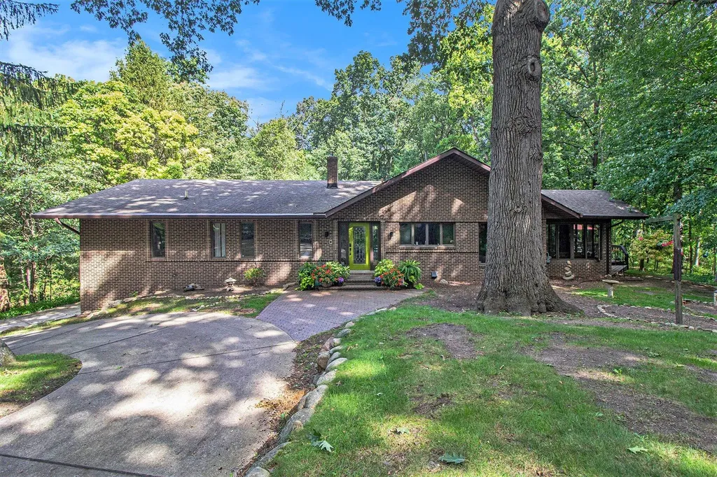 5595 Mountain Road Genoa Township MI 48116