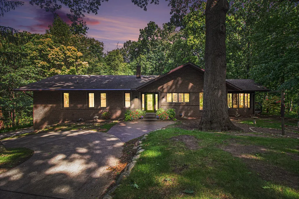 5595 Mountain Road Genoa Township MI 48116