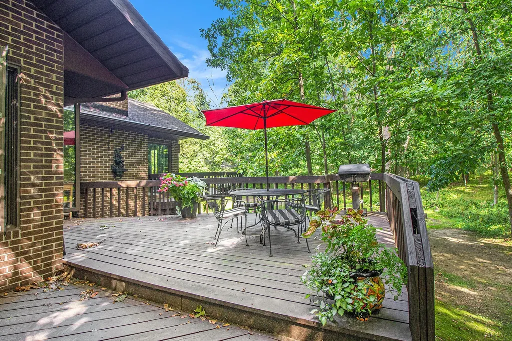 5595 Mountain Road Genoa Township MI 48116