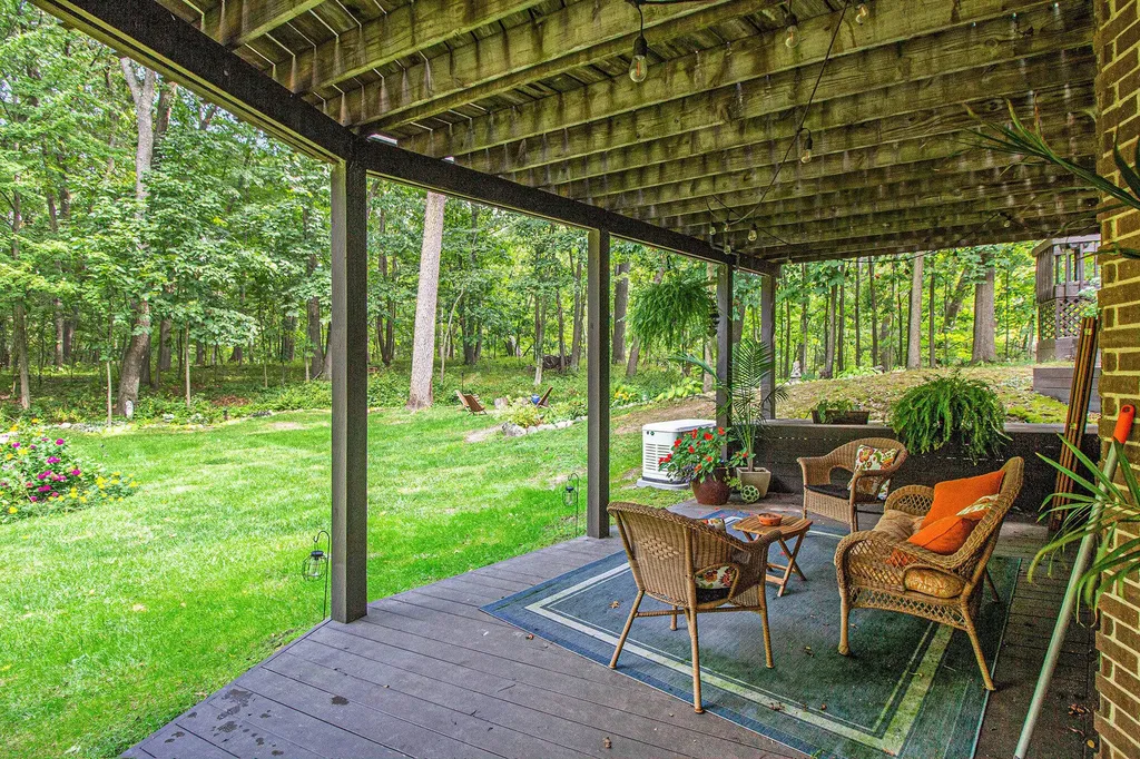 5595 Mountain Road Genoa Township MI 48116