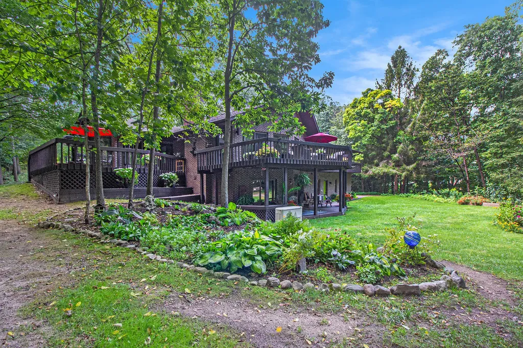 5595 Mountain Road Genoa Township MI 48116