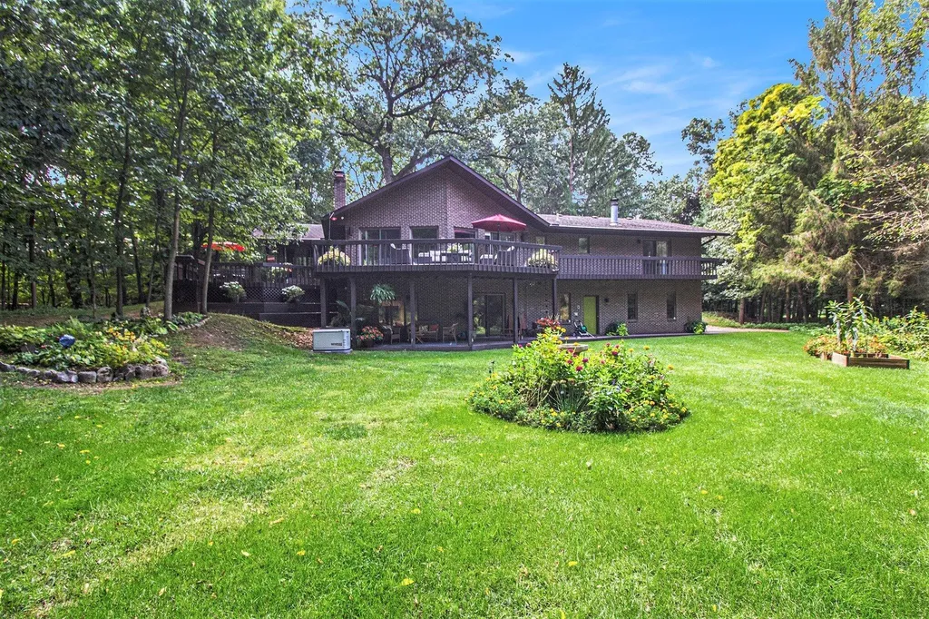 5595 Mountain Road Genoa Township MI 48116