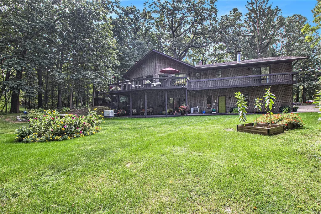 5595 Mountain Road Genoa Township MI 48116