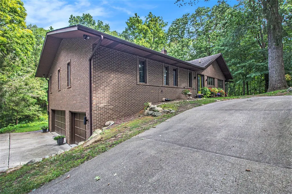 5595 Mountain Road Genoa Township MI 48116