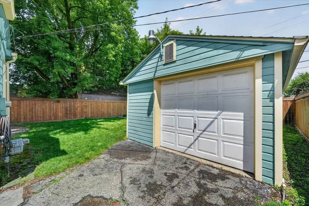 2331 Rowland Avenue Royal Oak City MI 48067