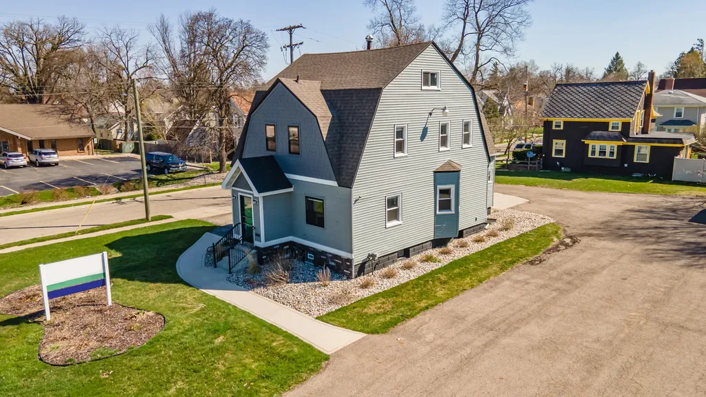 2325 S Cedar Street Lansing City MI 48910