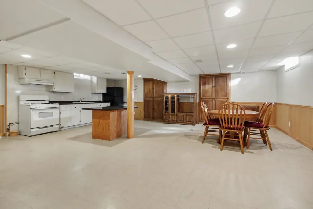 24725 Hass Street Dearborn Heights City MI 48127