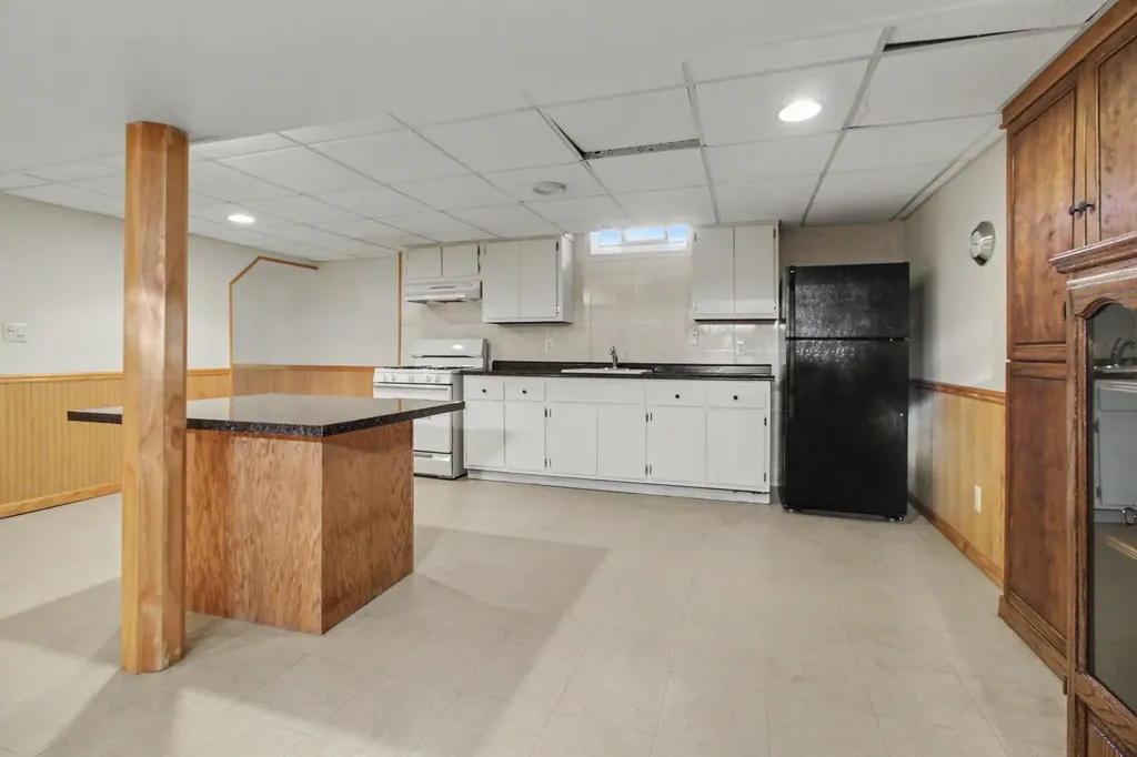 24725 Hass Street Dearborn Heights City MI 48127