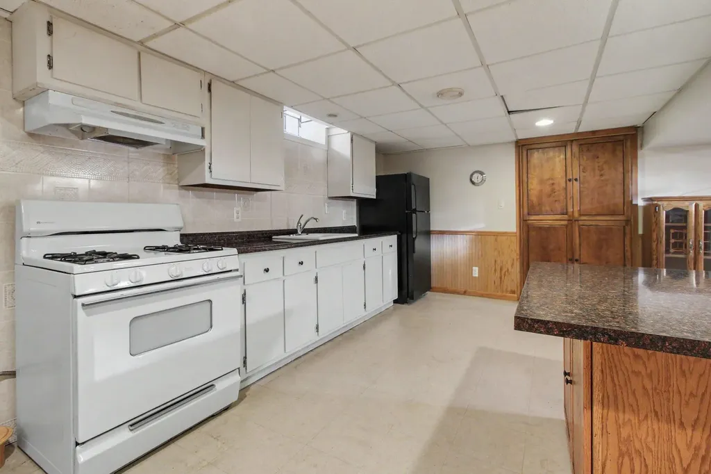 24725 Hass Street Dearborn Heights City MI 48127
