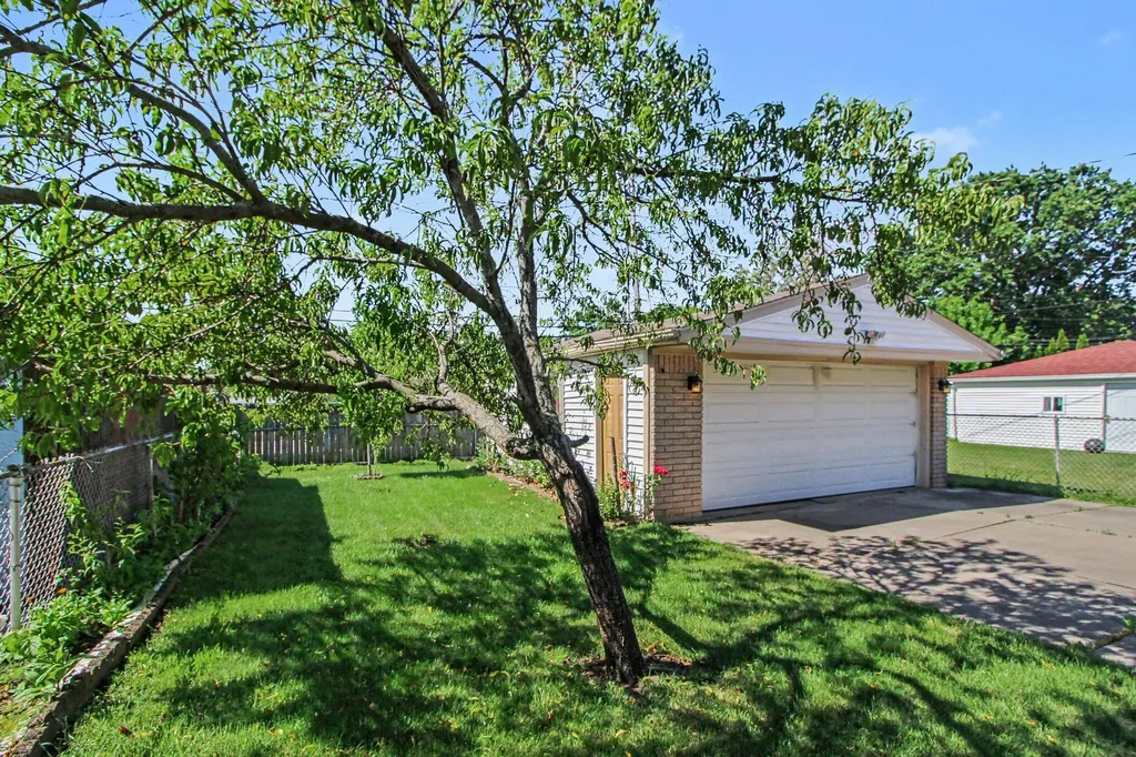 24725 Hass Street Dearborn Heights City MI 48127