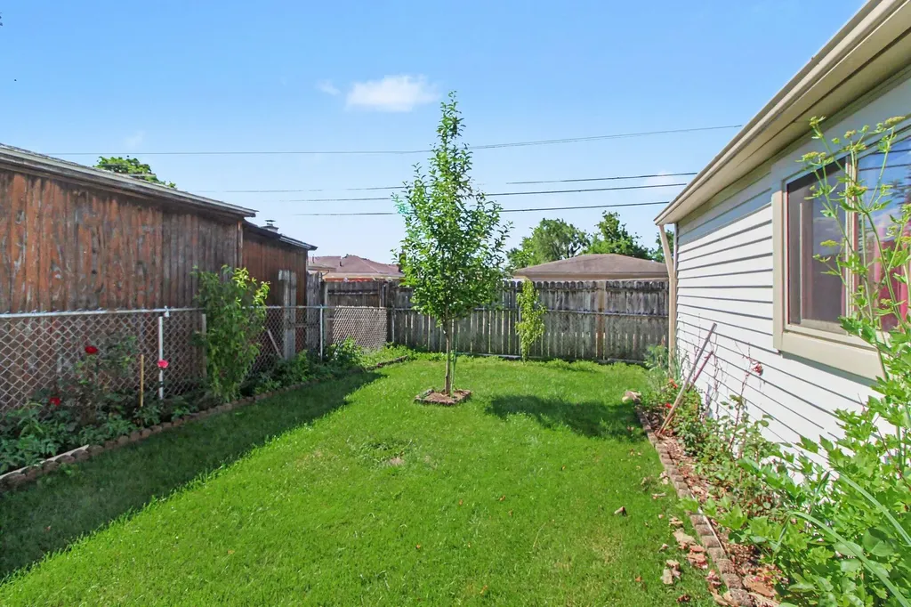 24725 Hass Street Dearborn Heights City MI 48127