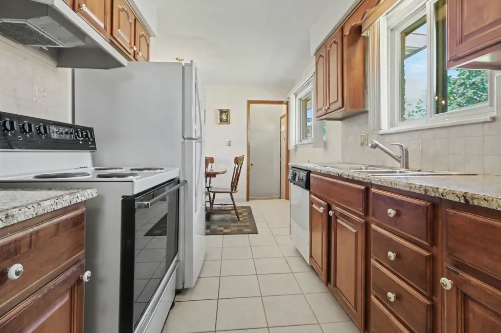 24725 Hass Street Dearborn Heights City MI 48127