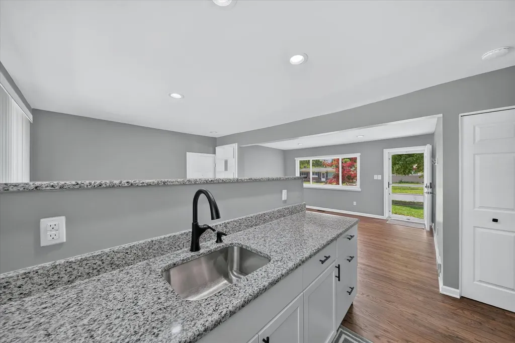 34330 Florence Street Westland City MI 48185