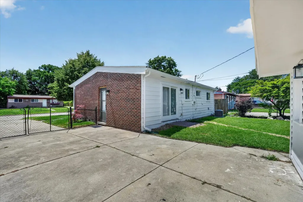34330 Florence Street Westland City MI 48185