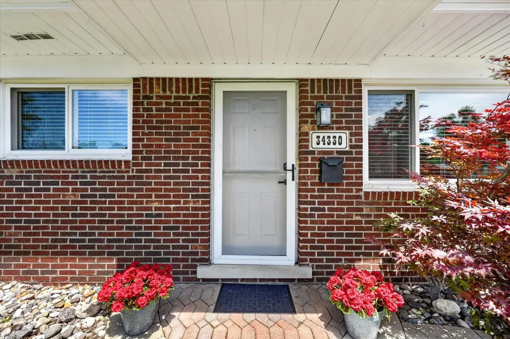 34330 Florence Street Westland City MI 48185