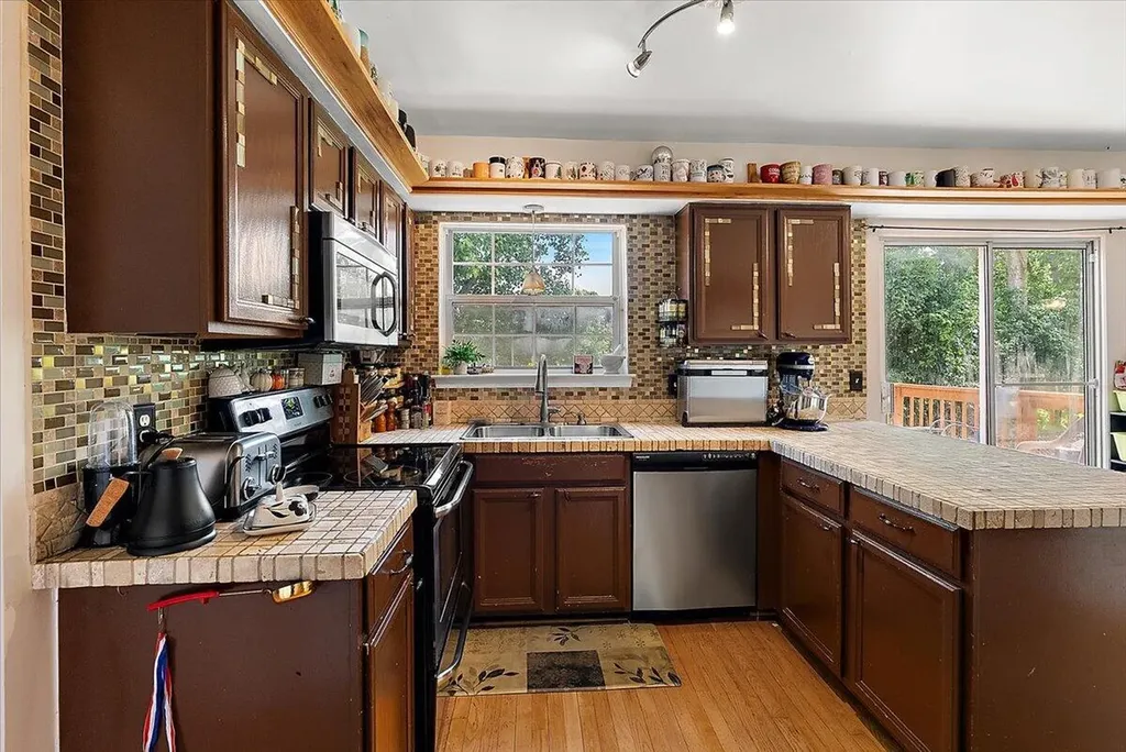 3223 Roon The Ben Ann Arbor City MI 48108