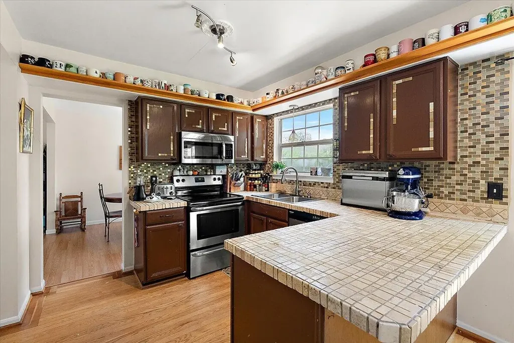 3223 Roon The Ben Ann Arbor City MI 48108