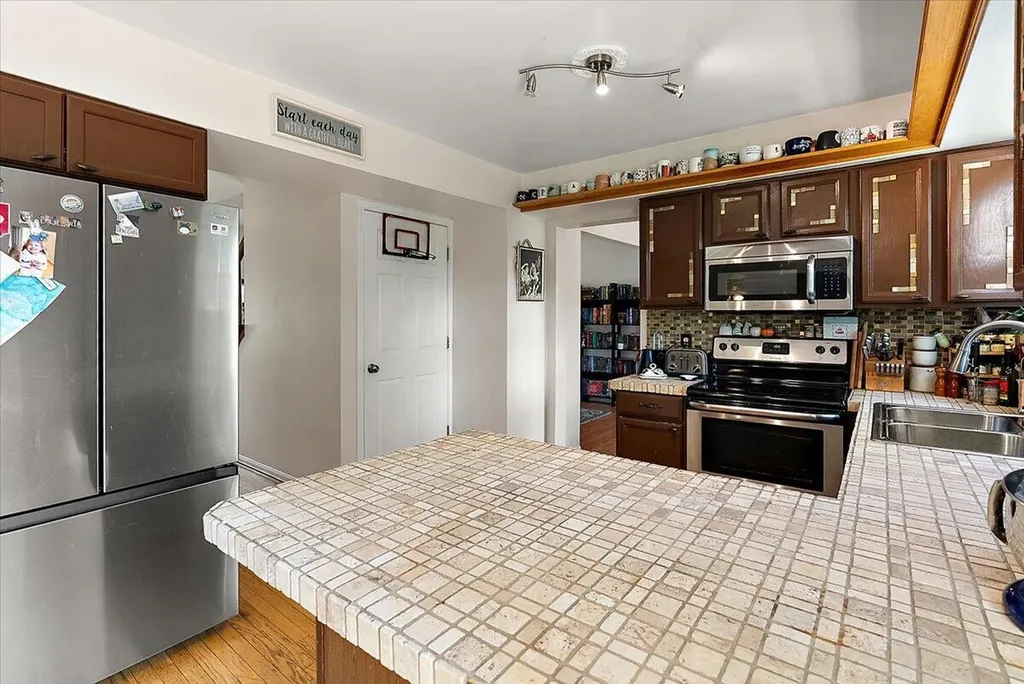 3223 Roon The Ben Ann Arbor City MI 48108