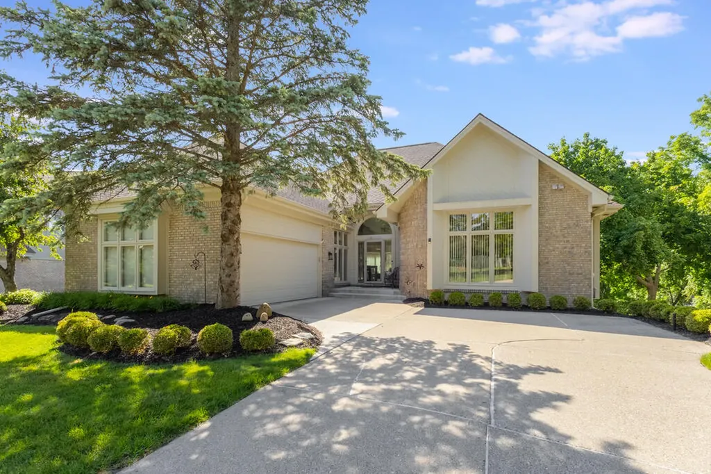 28044 Hickory Circle Farmington Hills City MI 48331