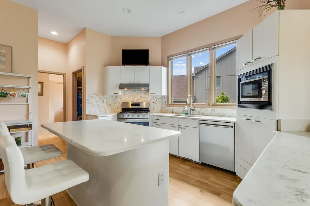28044 Hickory Circle Farmington Hills City MI 48331