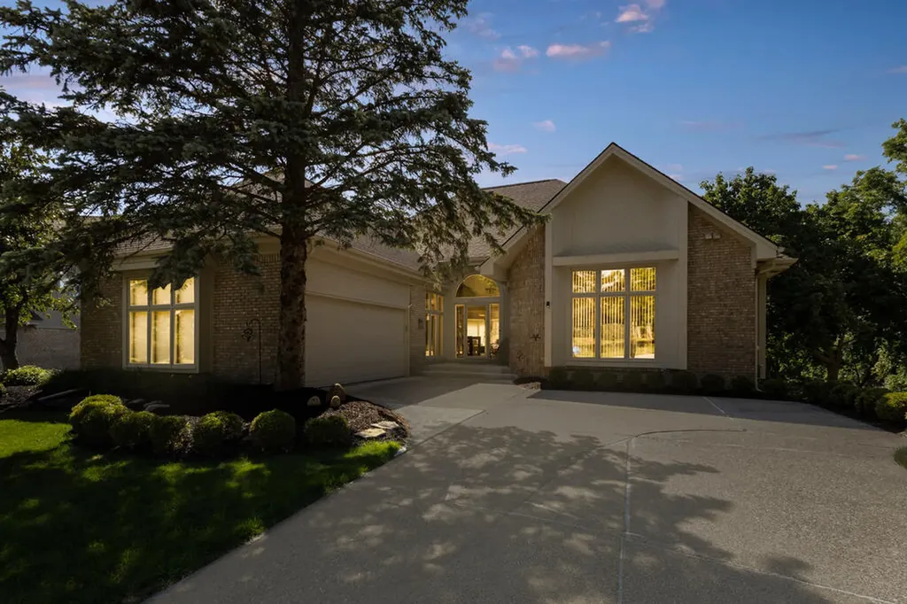 28044 Hickory Circle Farmington Hills City MI 48331