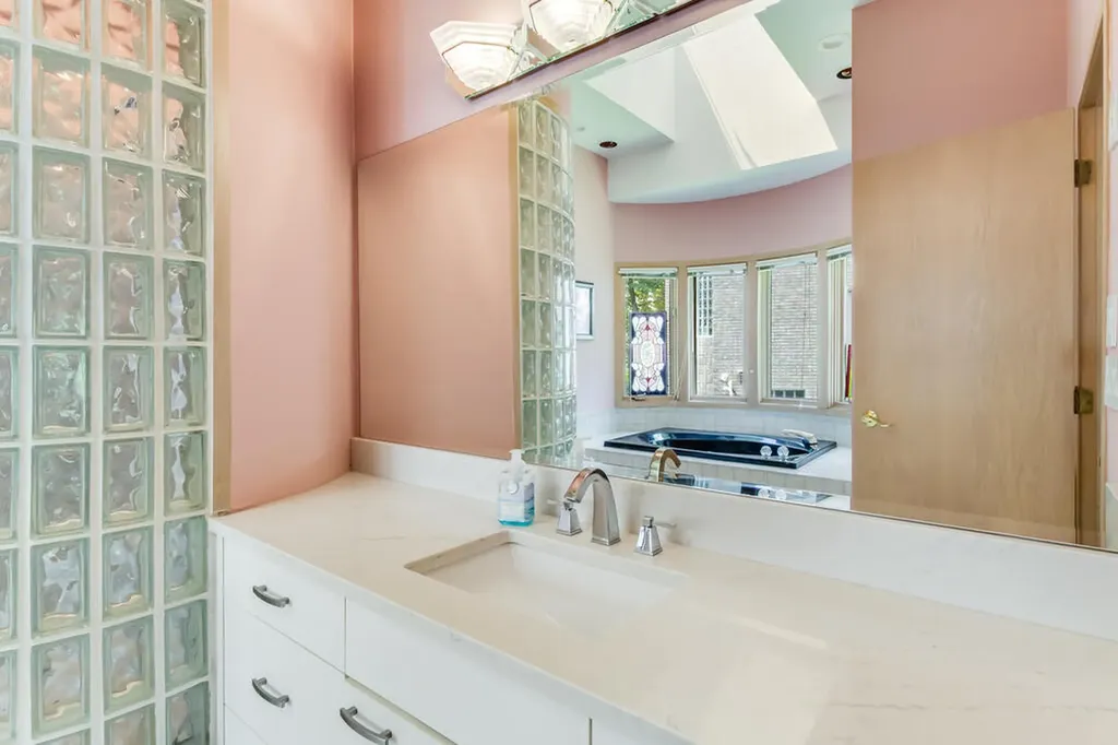 28044 Hickory Circle Farmington Hills City MI 48331