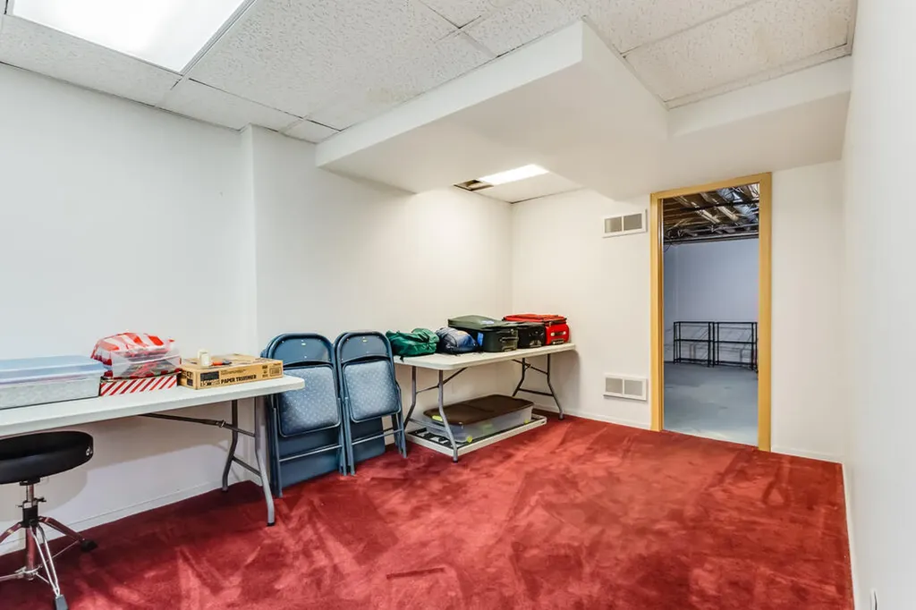 28044 Hickory Circle Farmington Hills City MI 48331
