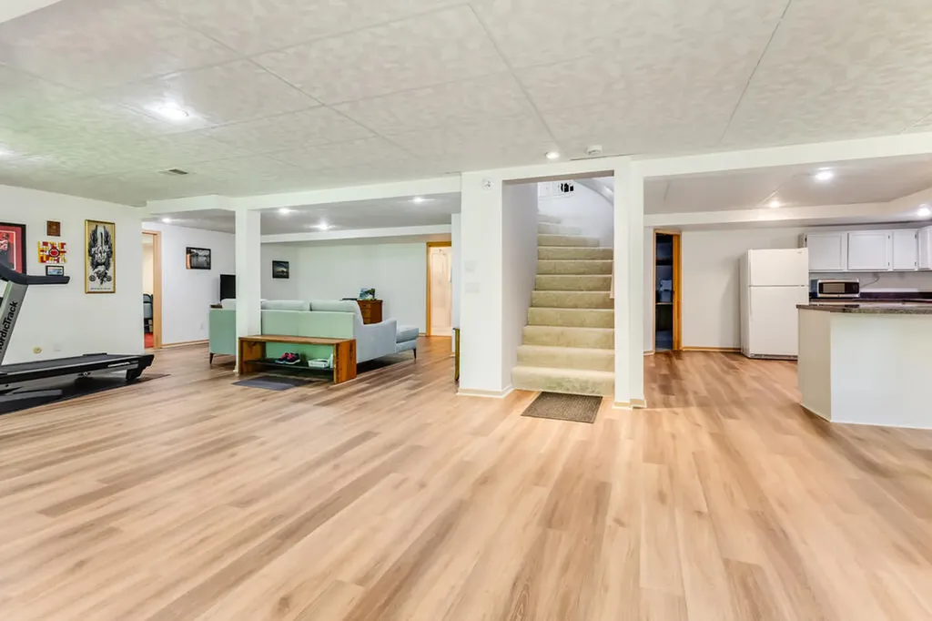 28044 Hickory Circle Farmington Hills City MI 48331