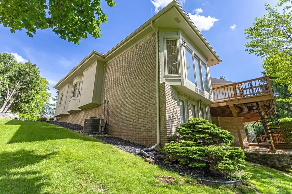 28044 Hickory Circle Farmington Hills City MI 48331